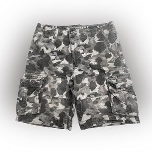 Men’s Aeropostale Gray Camouflage Cargo Shorts Size 34